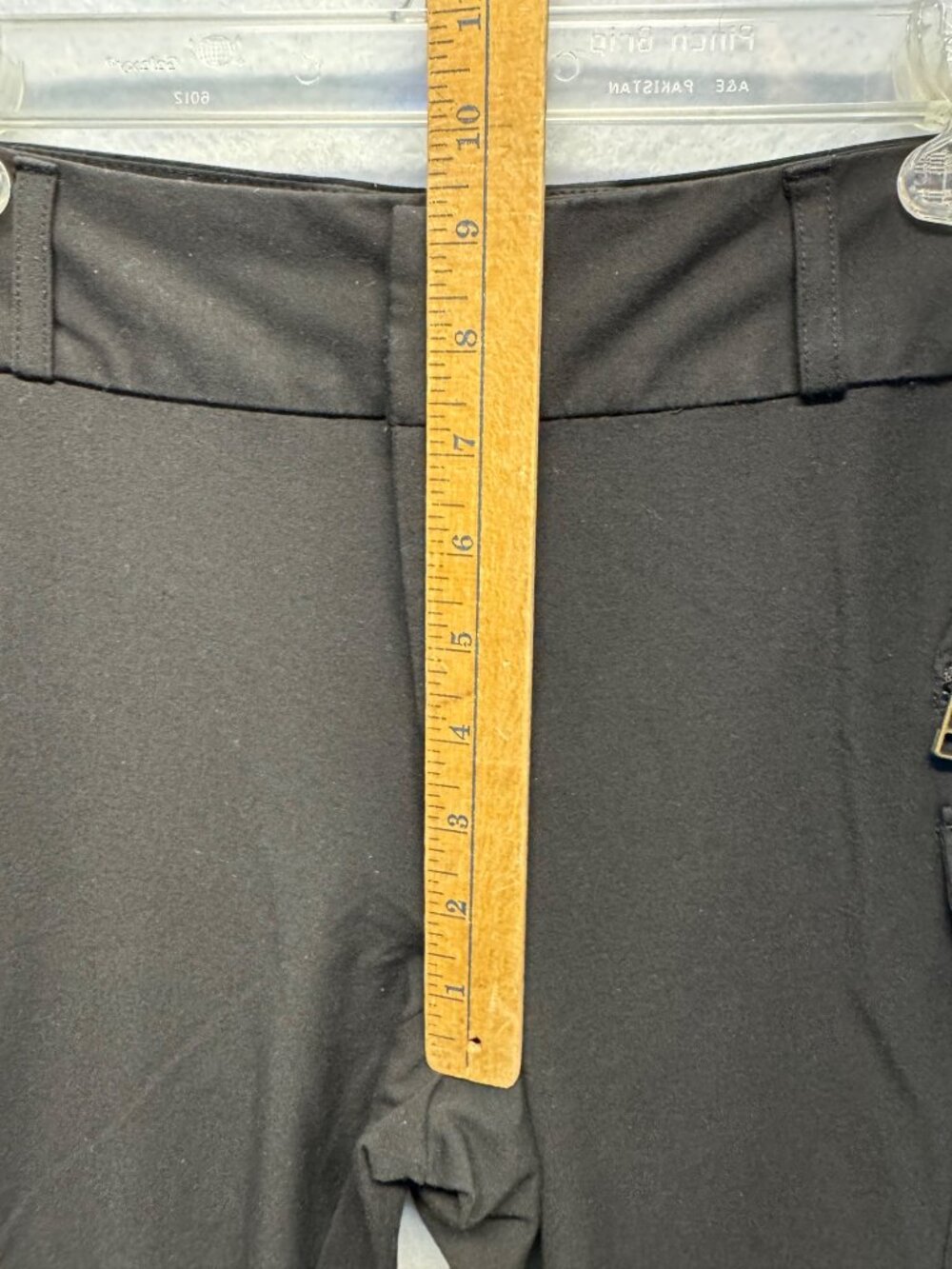 Black Old Navy Essential Stretch Low Waist Cargo Capri Pants Size 8 - Picture 6 of 10